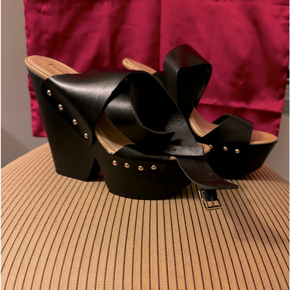 Black BCBG Max Shoe - Picture 1 of 3